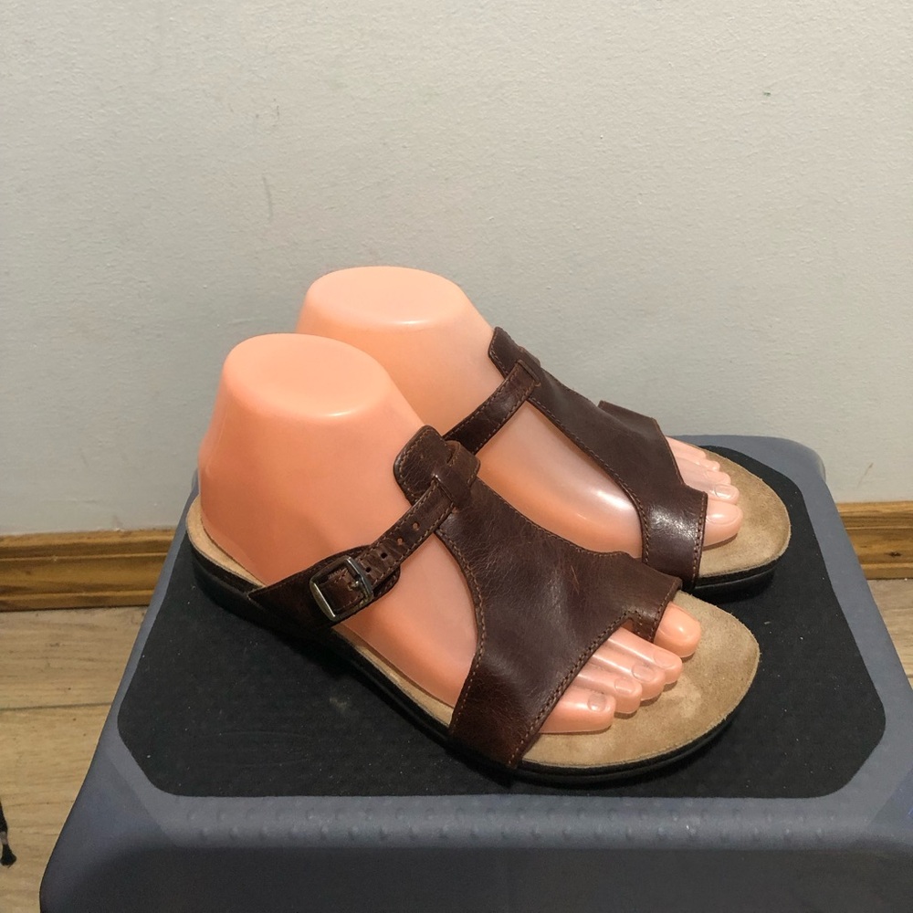 Dansko Remi Women’s Brown Leather Sandals Classic T-Strap Sandals Sz 37/6.5US